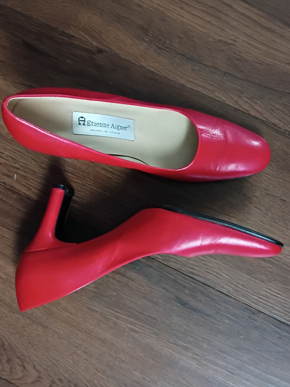 Etienne Aigner Red Leather Classic Mid-Heel Pumps